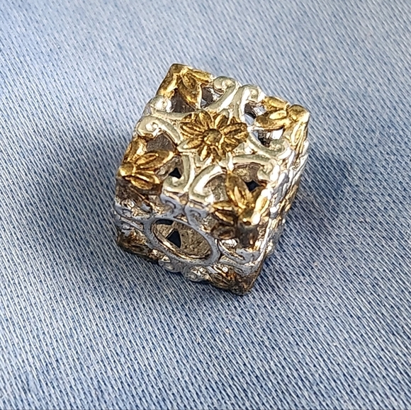 Gems en Vogue Two Tone Openwork Cube Charm - Picture 6 of 6